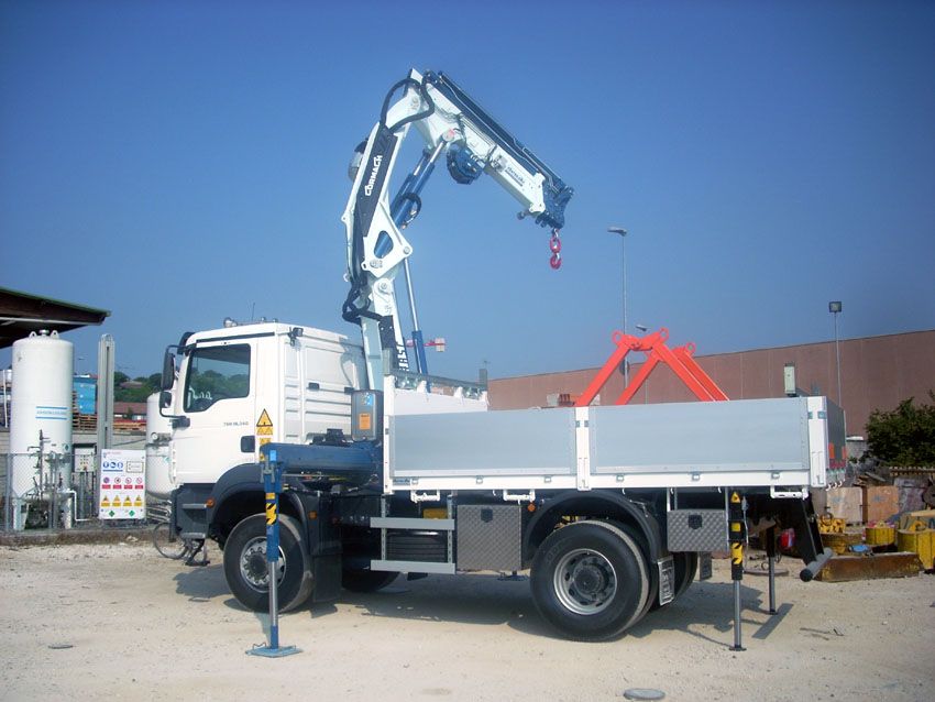 Série 22500 E ASC PLUS - Grue auxiliaire Cormach - Pression 300 à 315 bar - Longueur du bras jusqu'à 21,77 m_0