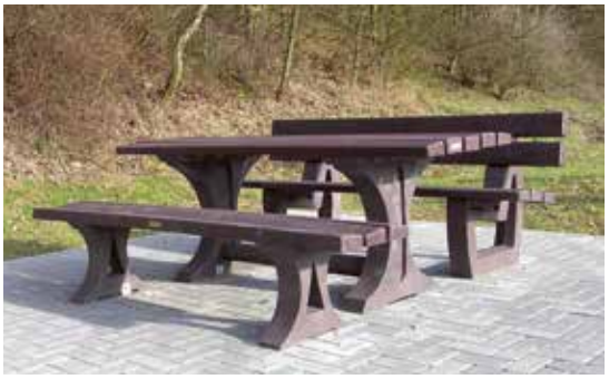 Table de pique-nique en plastique recyclé - 200 x 165 x 76 cm - Coloris brun - Bancs intégrés avec renforts_0