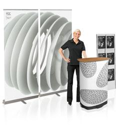 Stand modulaire pack standard - 952 totems enrouleurs, 1 porte-document, 1 valise comptoir avec plateau_0
