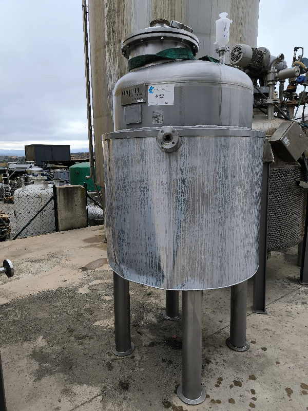 Cuve verticale en acier inoxydable 980 litres isolée thermiquement - référence                        :                         c14152_0