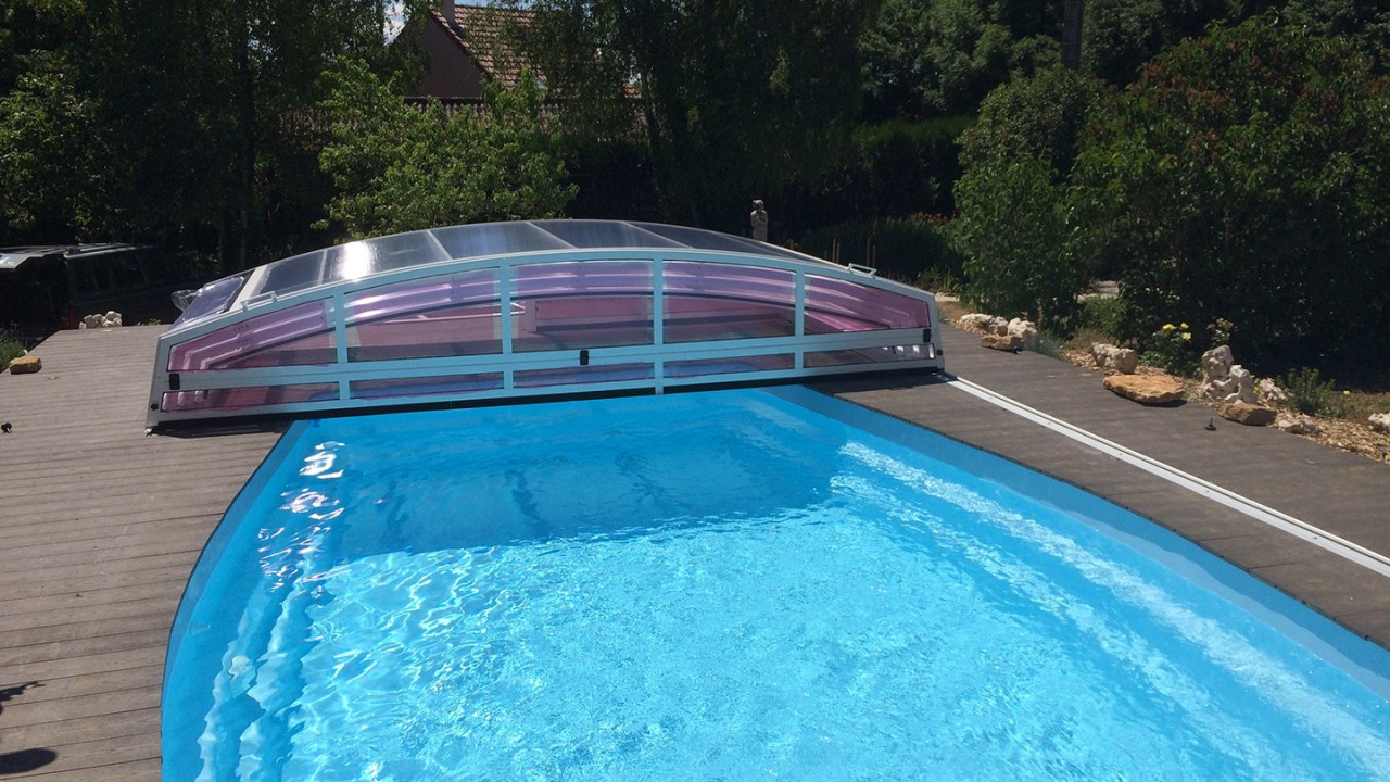 Abri piscine bas Chypre - télescopique - polycarbonate, façade et fond fixes ou démontables_0