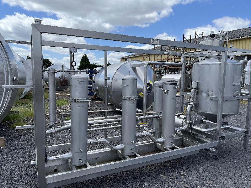 Skid de filtration d'eau - 3 filtres PALL type FAS053G48TJ - Pré-filtre ERS043G32J - Pompe 22 m3/h - Cuve GOAVEC 800L - Dimensions 4400x1050x2220 mm_0