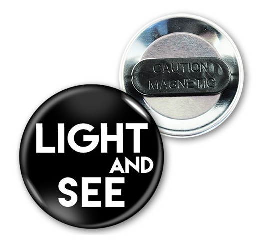 Badge personnalisé - 45 mm de diamètre - attache aimantée pour vêtements_0