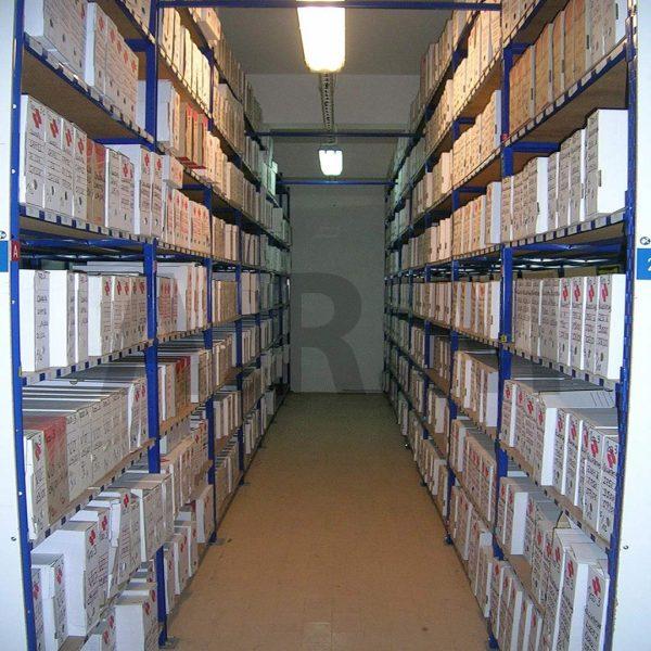 Rayonnage à tablettes pour environnement, des bureaux aux entrepôts industriels_0