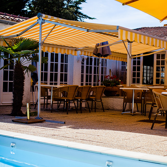 Stores d'extérieur double pente - Caspar - robustesse et personnalisation_0