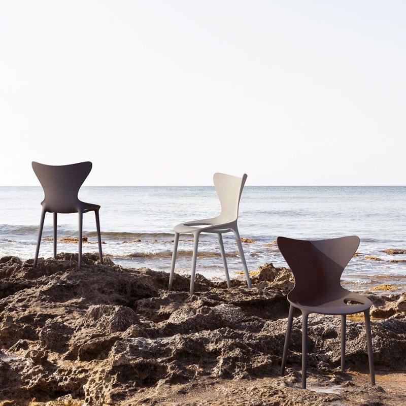 Chaise d'extérieur empilable design LOVE - VONDOM - en polypropylène renforcé fibre de verre_0