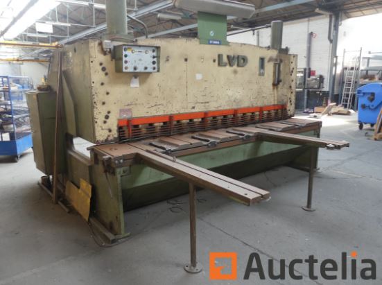 Cisaille guillotine industrielle LVD MVC8 - Occasion - Tension 400V triphasé - Longueur de travail 300 cm - Hauteur de travail 8 mm_0