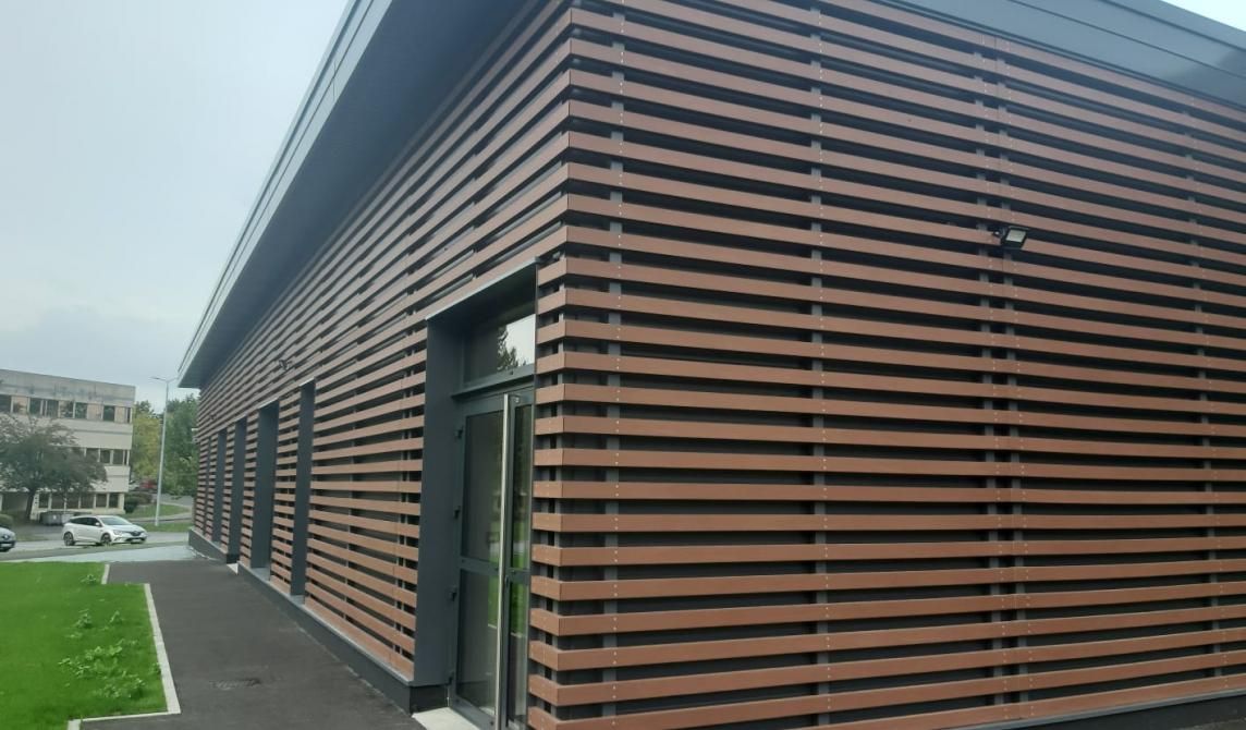 Façades Silvadec - Lame composite 50 x 80 mm avec renfort aluminium 30 x 20 x 2 mm - Finition brossée_0
