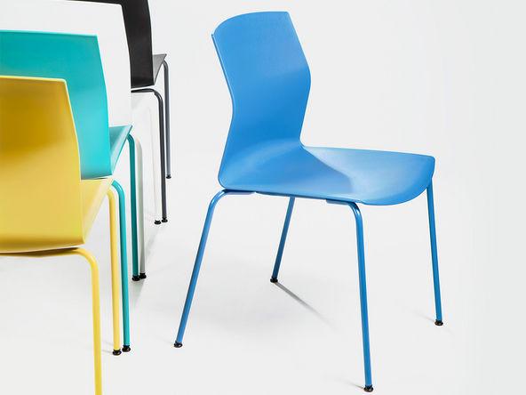 Lot de 4 chaises de collectivité Kabi coques en polypropylène et pied en métal_0