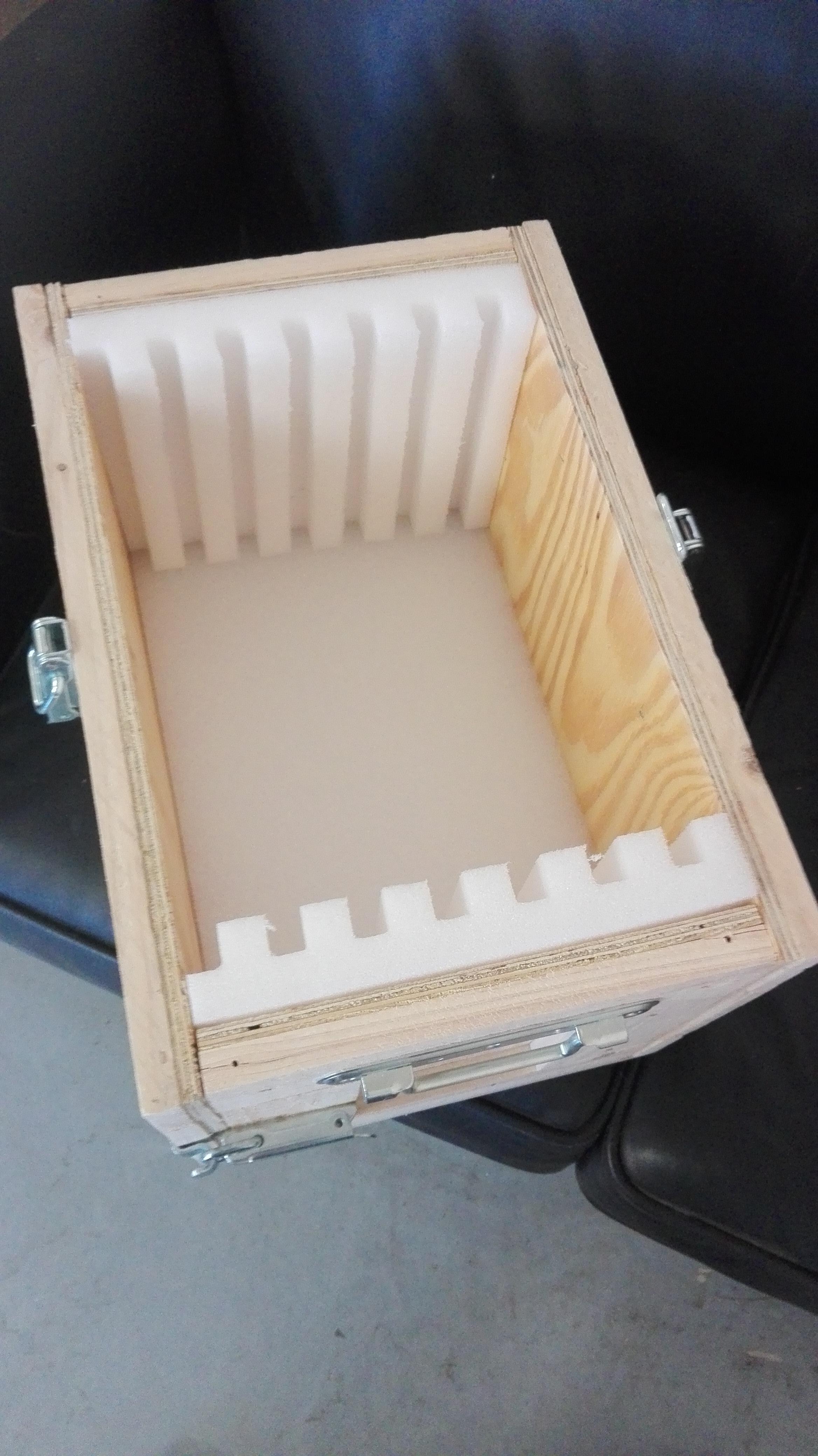 Caisse en bois à glissières ou crémaillères, sur mesure pour le transport des photos, dessins, manuscrits,... - LEC EMBALLAGES_0