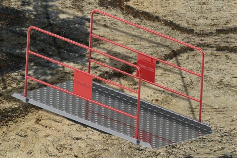 Passerelle de chantier en tôle alu damier - légère, antidérapante et disponible sur mesure_0