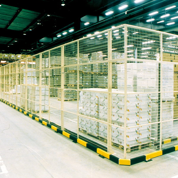 Cloison grillagée pour la délimitation des zones de stockage et la fermeture des stockages sensibles_0