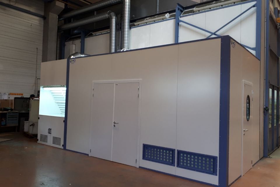 Laboratoire de préparation de peinture ventilé sur mesure - MCI - Ergonomique et conforme aux normes_0