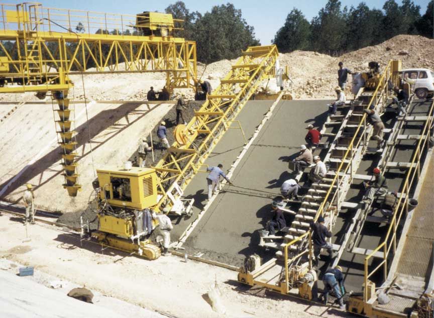 C-650 & SL-650 Finisseurs - GOMACO - Polyvalents et adaptés aux projets de finition de béton_0