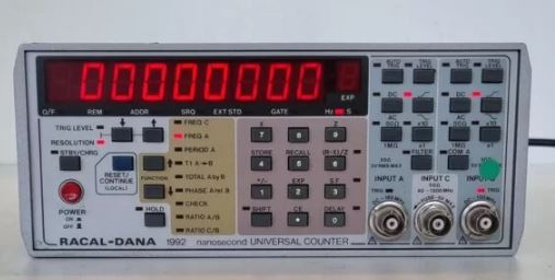 1992 - compteur de frequence - racal dana - dc 1300 mhz - mesures de fréquence_0