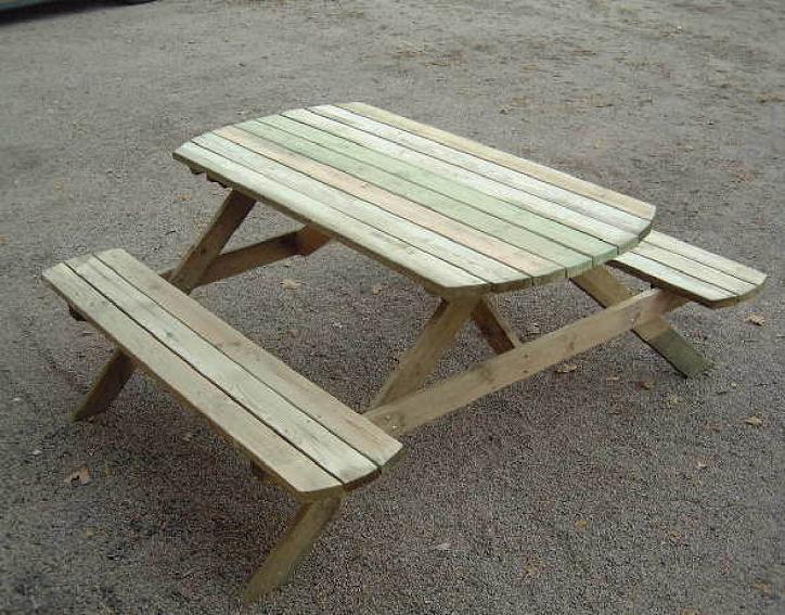 Table de pique-nique en bois Aquitaine - pin traité autoclave classe IV, garantie 10 ans - avec bancs intégrés_0