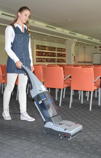 Autolaveuse LW38 Pro Lindhaus - Compacte, légère et multifonctionnelle pour sols durs et moquettes_0