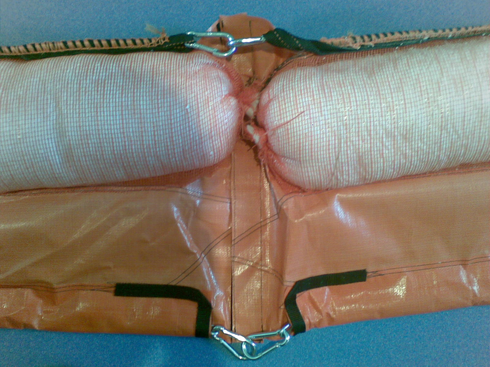 Barrage de confinement absorbant à sa jupe lestée_0