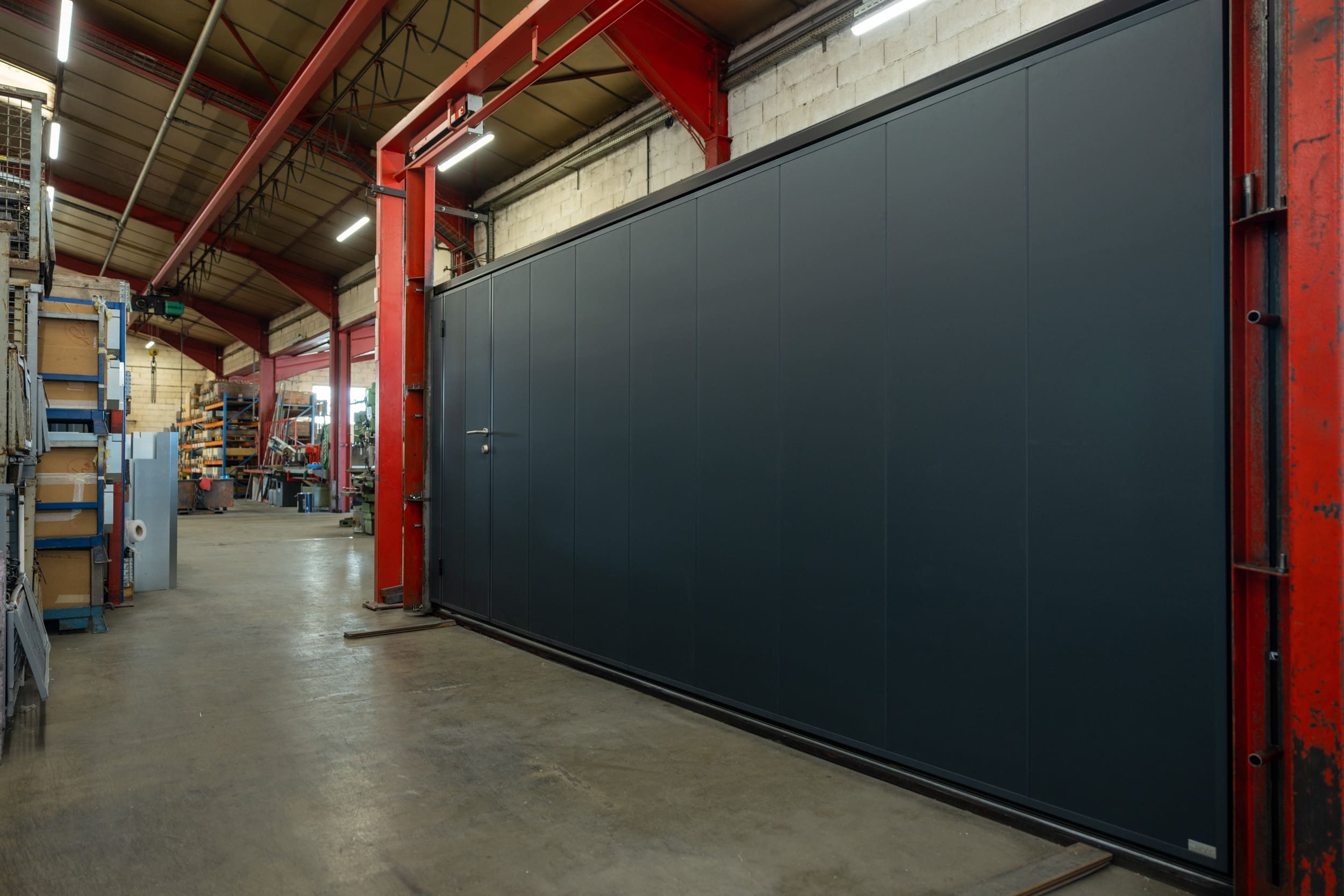 Porte de garage anti-effraction et anti-dégondage sur mesure et personnalisable - MOOS_0