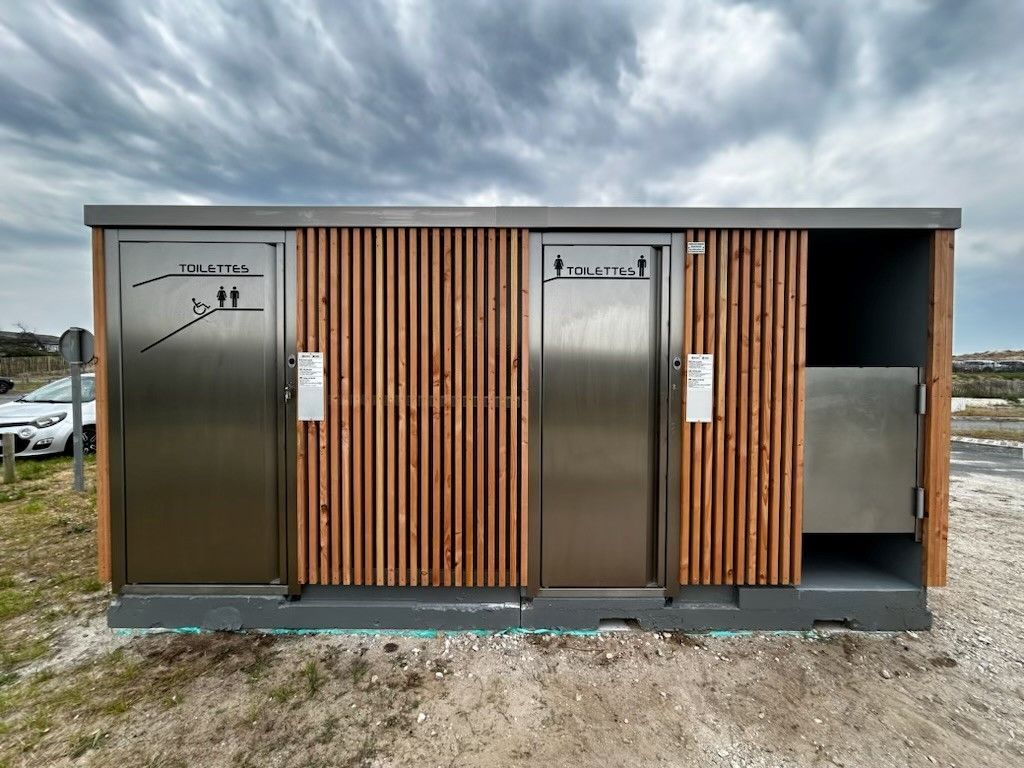 Cabine PMR avec deux cabines standard disponible en version manuelle, semi-automatique ou automatique - réf. 2061_1