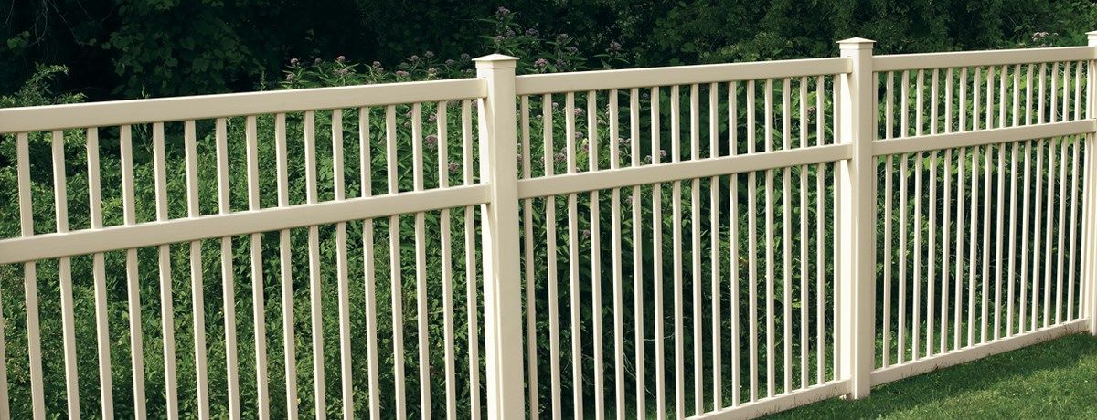 Victorian - clôtures - certainteed - taille des piquets de 7/8 po x 1-1/2 po - deux couleurs : blanc et amande_0
