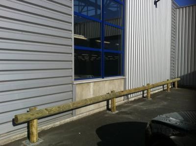 Clôture basse en bois Amsterdam - mixte bois et éclisses métalliques, robuste et esthétique_0