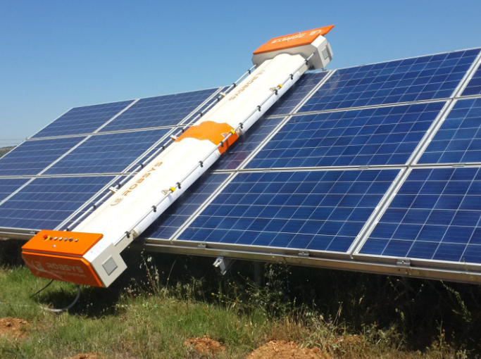 Robot de nettoyage de panneaux solaires - Série YTM - 2 à 6 MW par jour - 80 à 120 kg_0