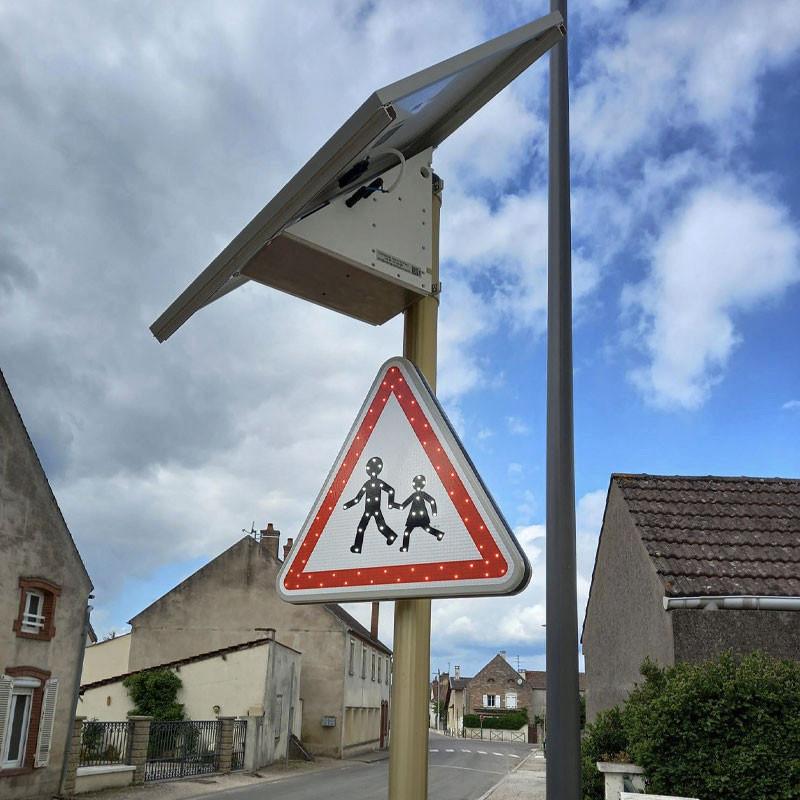 Panneau LEDS traversantes - WP Signalisation - Haute luminosité, personnalisable, capteur Doppler, paramétrable à distance_0