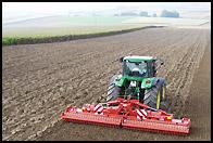 Fraise et herse rotative pour tracteur