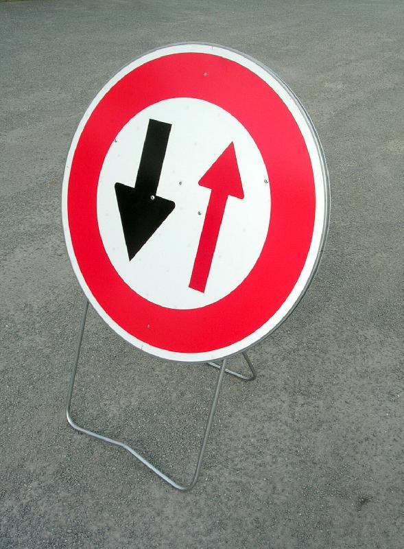 Panneau de chantier b15 priorite circulation - tailles : 850 cl2_0