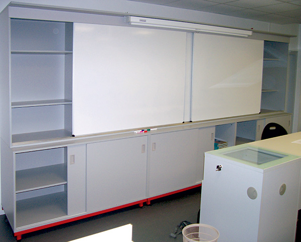 Armoire double corps tableau 1500 x 600 x 2100 mm - Réf DC 11345 - BIOLAB - avec surface émaillée blanche magnétique et portes coulissantes_0