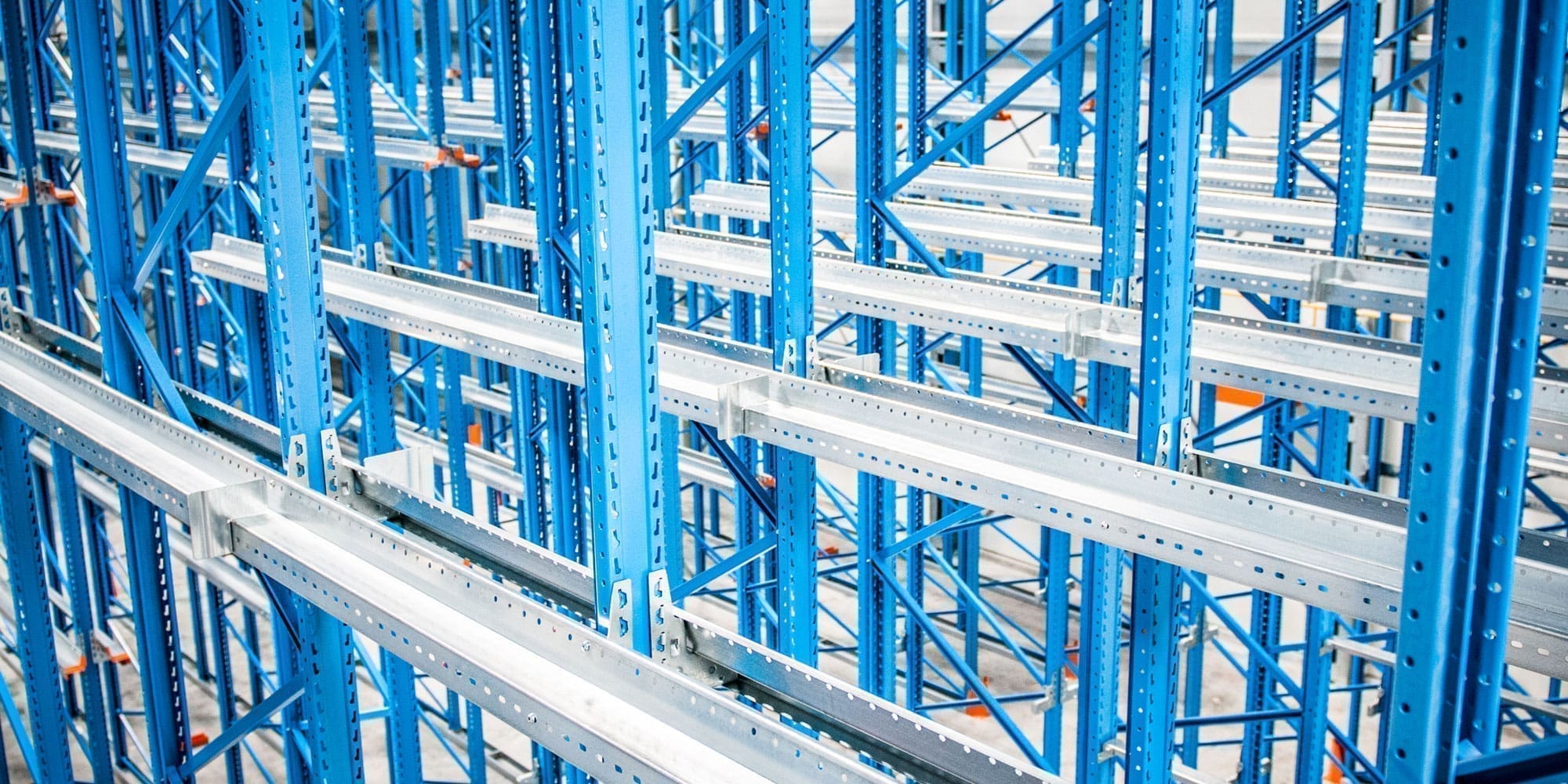 Rayonnage à accumulation double accès pour maximiser la densité de stockage_1