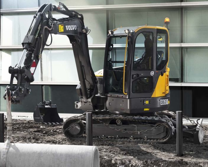 Engin de construction Volvo ECR58D avec moteur puissant