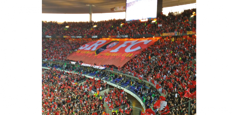 Tifo - Drapeau de grande taille en maille polyester 120gr/m² - Impression numérique et finitions renforcées_0