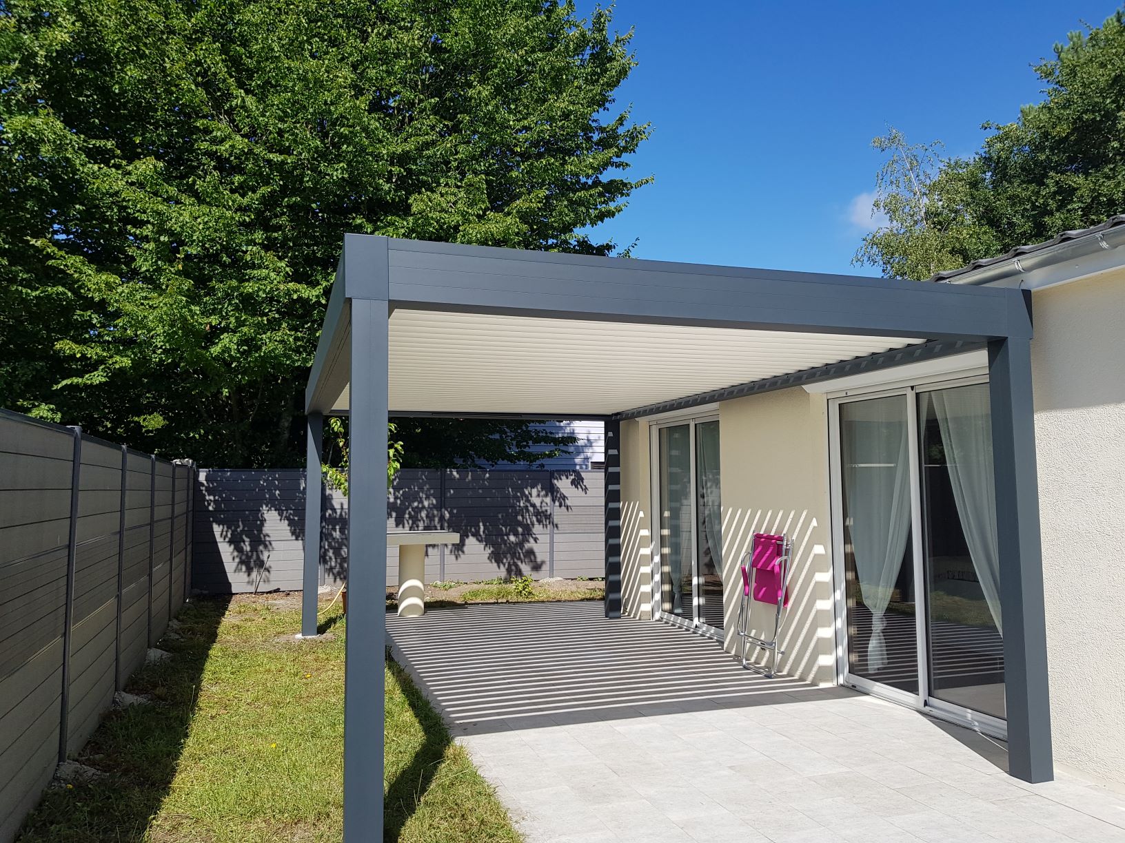Pergola - large choix de modèles avec ou sans motorisation - couleurs variées - intervention en Gironde_0