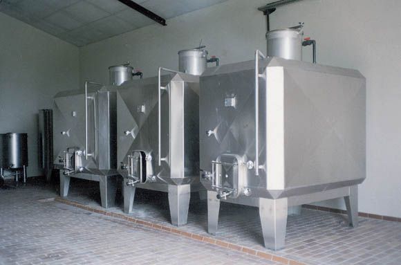 Cuve parallélépipédique - à pans coupés et parois galbés_0