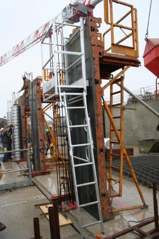 Plateforme DUARIB réglable en hauteur - Travail individuel entre banches_0