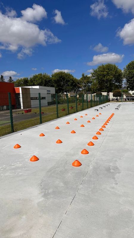 Plots de motricité - Vitesse Référence SMP - Lot de 30 incassables à cheviller sur dalle béton_0