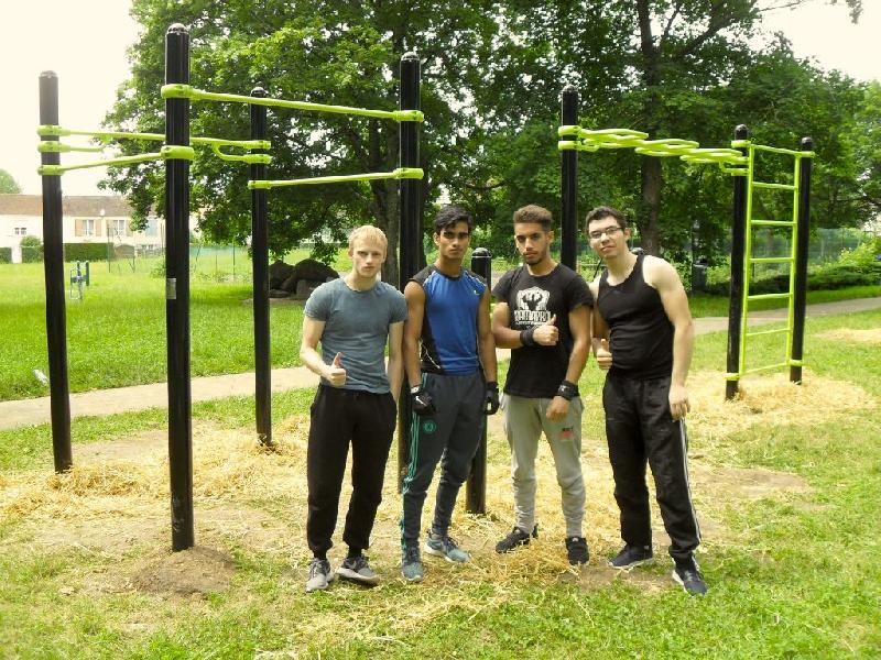 Station de Street Workout DAMAPRO - Spot 2 en acier galvanisé thermolaqué pour parc sportif_0
