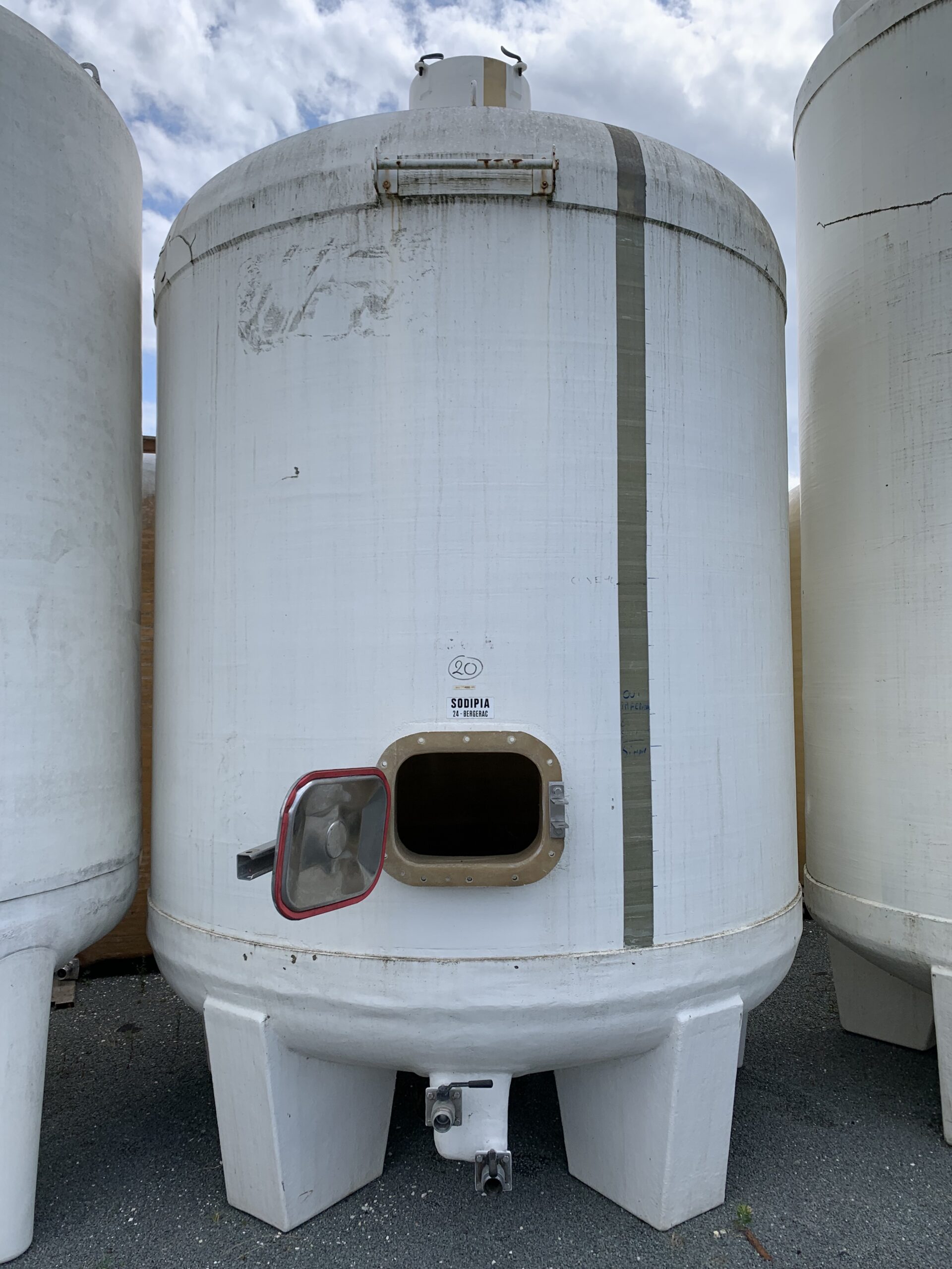 Cuve Sodipia 150 HL d'occasion - blanche sur pieds, niveau gradué, porte inox, sonde de température_0