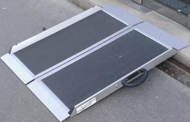 Rampes pliables en aluminium - autonomie scooters - longueur 70 cm - charge maxi 300 kg_0
