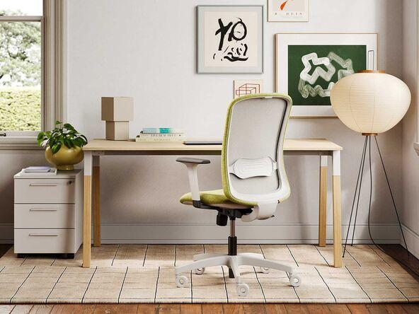 Bureau individuel Pop Woody avec plateau mélaminé et piètement bois massif_0