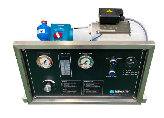 Dessalinisateur AC Pro Compact D300 - Dessalator - Production d'eau douce : 300 litres/heure - 400V - Rinçage automatique intégré_0