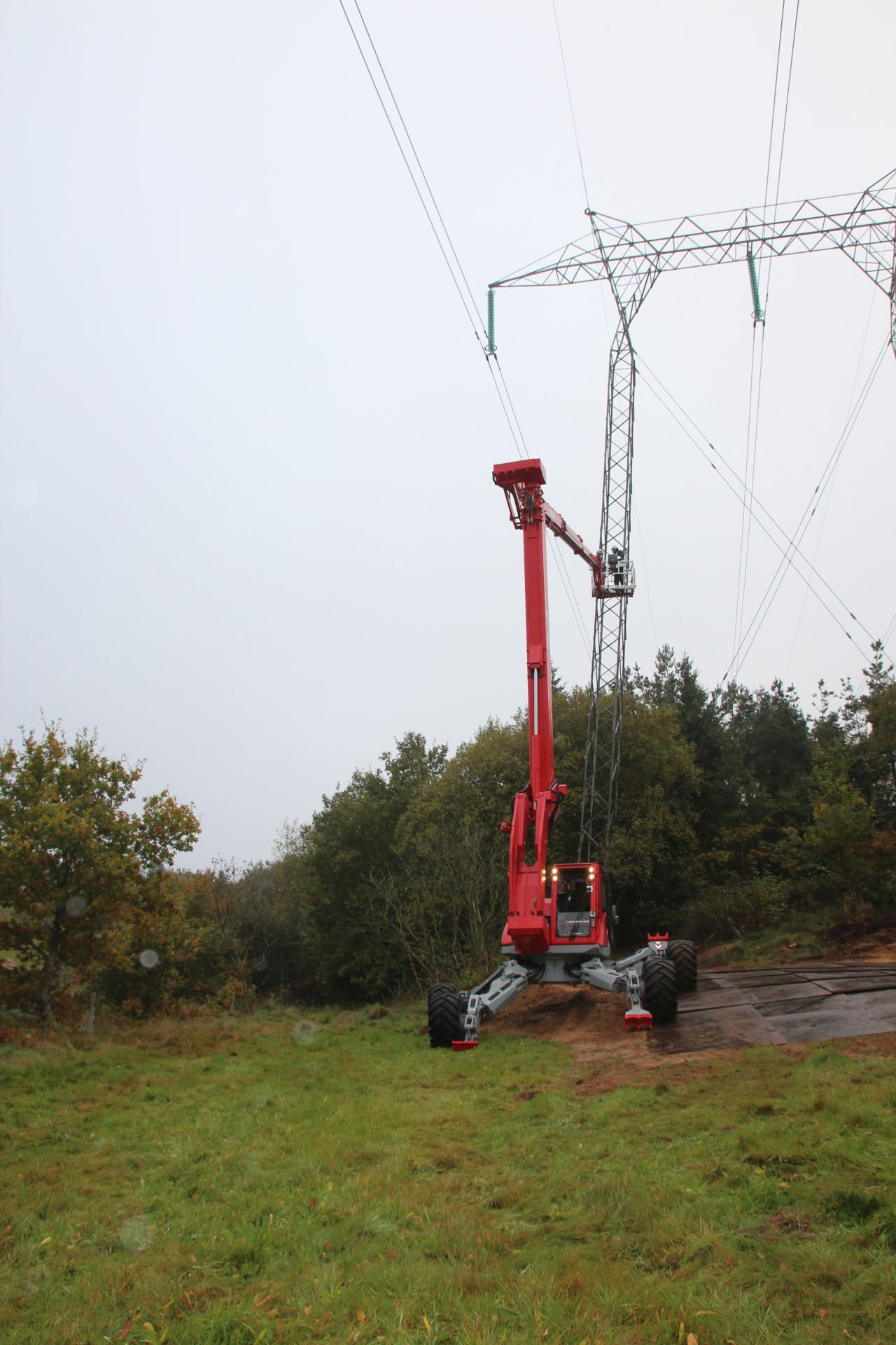 Nacelle araignée PUMA 42GTX - Hauteur 42m - 300kg/400kg - Automotrice et tout-terrain_0