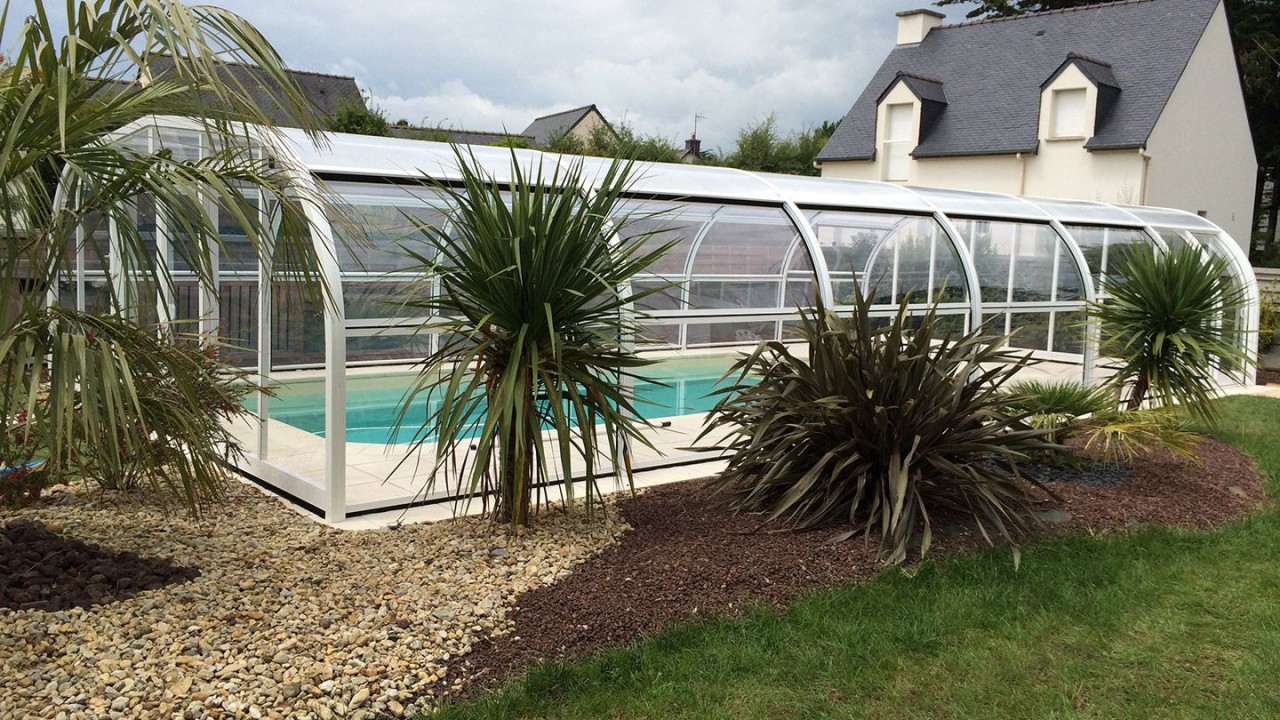 Abri piscine haut fixe Tabarca - robuste et élégant - panneaux latéraux mobiles en polycarbonate_1
