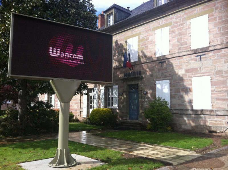 Journal lumineux sur mesure, idéal pour une communication dynamique des communes, entreprises et commerces - OUEST ENSEIGNES_1