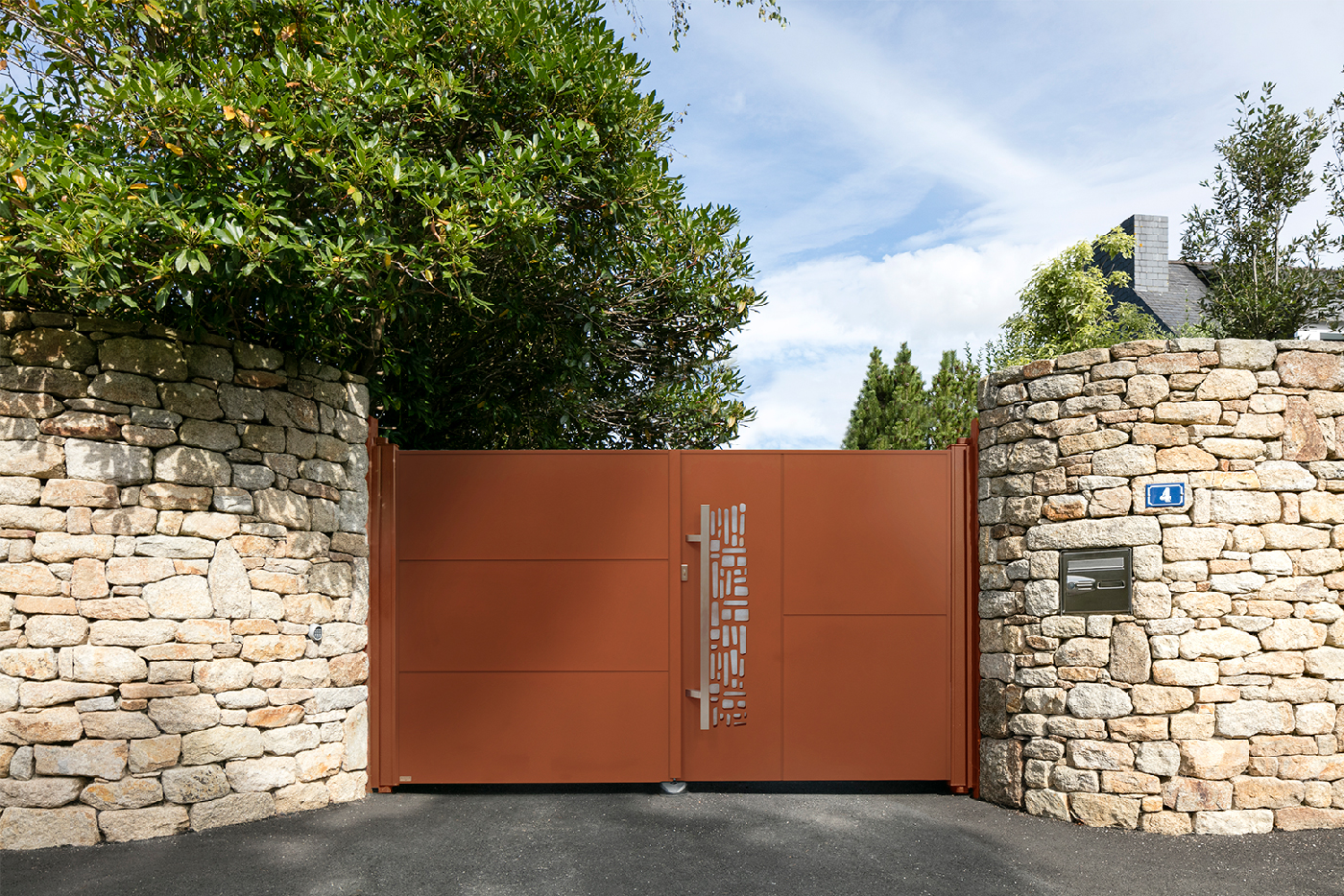 Portail battant lug / double vantaux / droit / plein / en aluminium_1