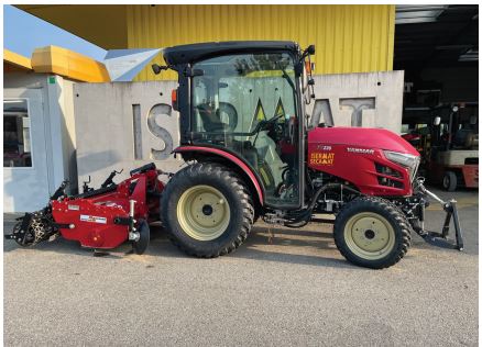 Tracteur 35Ch à direction assistée hydraulique avec demi-tour rapide, utilisé pour l'entretien des espaces verts, travaux accès restreints - disponible en location_0