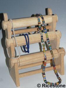 8D) PRÉSENTOIR BRACELET 3 ÉTAGES, BOIS, ARTISANAL.