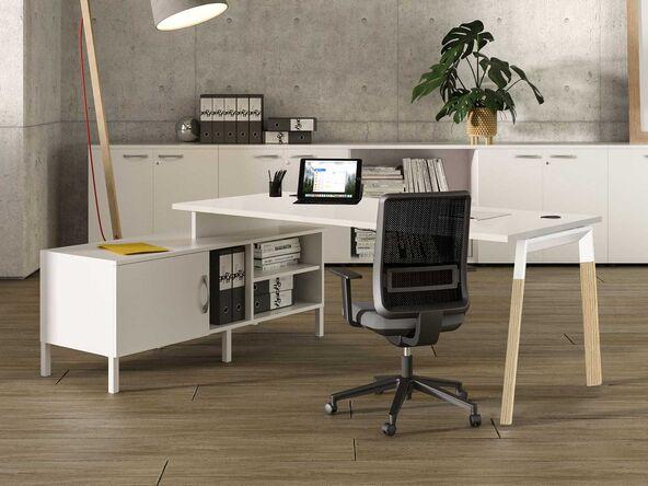 Bureau droit professionnel Trevis - individuel avec pieds en bois massif sur crédence - Fabriqué en Italie_0